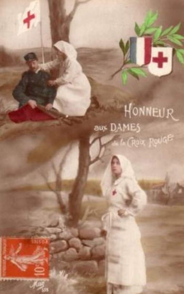 Carte poştală franceză celebrând rolul Crucii Roşii în Primul Război Mondial, 1915