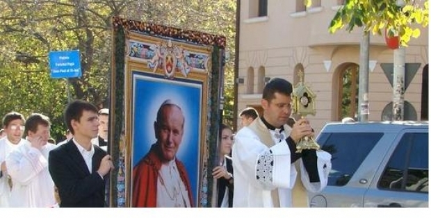 Procesiune dedicată Papei Ioan Paul al II-lea
