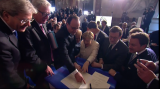 2. Declarația comună de la Roma. Merkel, Hollande şi Juncker lângă documentul semnat 