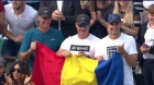 Darren Cahill și toată echipa Simonei, cu steagul României 