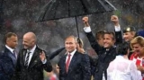 Vladimir Putin, sub umbrelă 
