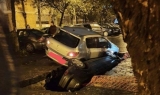 Mașini căzute în groapă