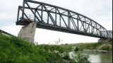Podul CFR de la Grădiştea este prăbuşit din 2005