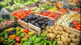 cartofii, fructele și serviciile poștale, mai scumpe în martie