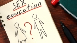 Educaţia sexuală se face prea puţin în şcoală