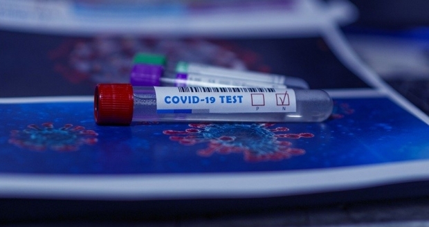889 de noi cazuri de îmbolnăvire cu COVID-19