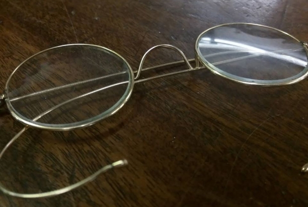 Ochelari care i-au aparținut lui Mahatma Gandhi