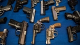 Poliţia din New York a reţinut peste 50 de persoane şi a confiscat arme