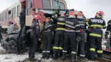Accident tren. Pompieri
