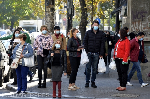 Oameni pe stradă - viața cotidiană, București
