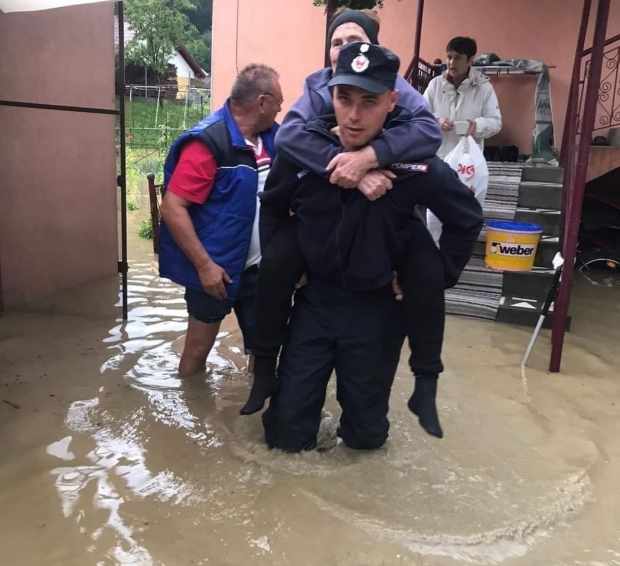 Inundații. Persoane evacuate Alba