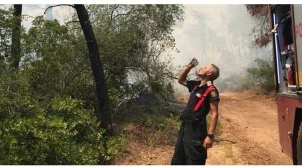Misiunile pompierilor români continuă în insula Evia