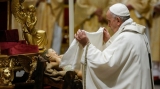 Papa Francisc, la Sfânta Liturghie a Nopții de Crăciun în bazilica San Pietro 
