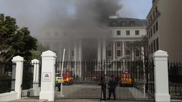Incendiu la parlamentul Africii de Sud