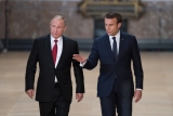 Vladimir Putin şi Emmanuel Macron