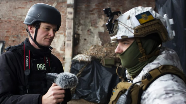 Doi jurnalişti danezi răniţi în Ucraina au fost evacuaţi în Republica Moldova 