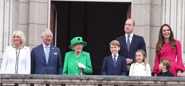 Regina și-a făcut apariția în balcon la finalul Jubileului