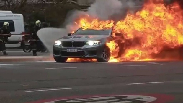 BMW incendiat