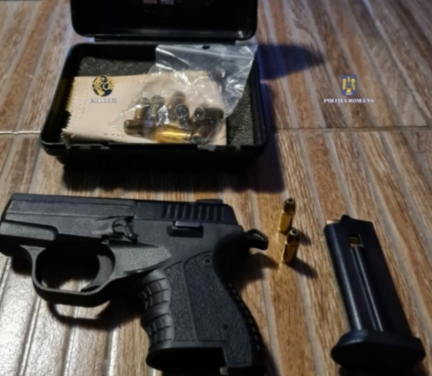 Pistol confiscat