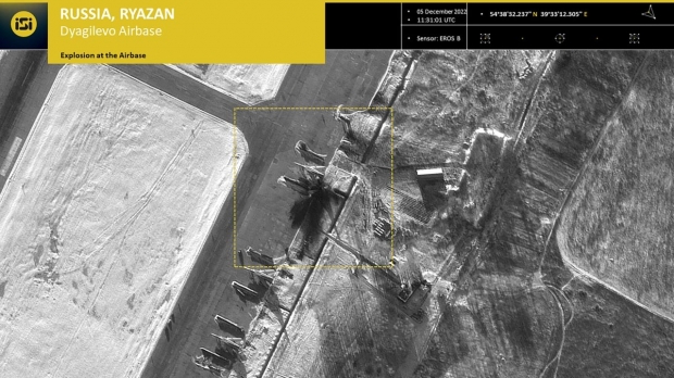 Imagini care arată ceea ce par a fi consecințele unei explozii la baza aeriană Dyagilevo din Rusia