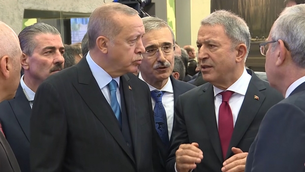 Președintele Erdogan și ministrul apărării turc, Hulusi Akar / captura Youtube