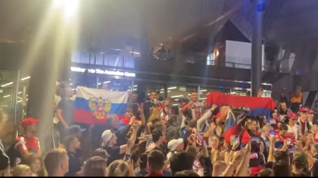 Fani ai lui Djokovic care au fluturat steagul Rusiei / captura video