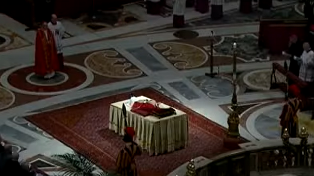 Papa Benedict, funeralii