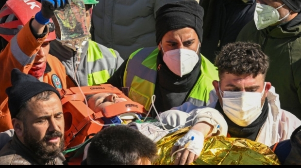 Tânără salvată de sub dărâmături la 248 de ore de la seismul din Turcia