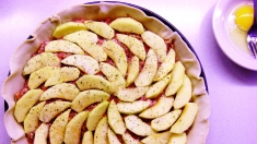 Plăcintă englezească cu mere și cârnați  