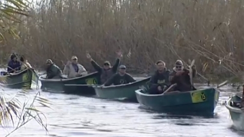 Pescarii hoinari, în mijlocul frumuseţii sălbatice din Delta Dunării  