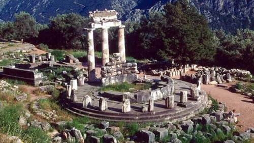 O ziaristă-spion şi secretele din Delphi, la Teleenciclopedia