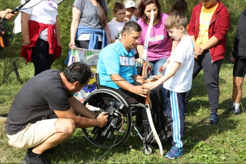 „Poveste după poveste” la TVR 1: în scaun cu rotile, dar învingător prin sport 