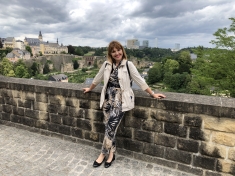 „Marile surprize ale micului Luxemburg”- jurnal de călătorie cu Marina Almăşan