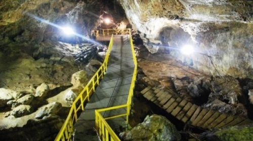 Teleenciclopedia: Peștera Ialomicioarei, cel mai vizitat loc din Bucegi