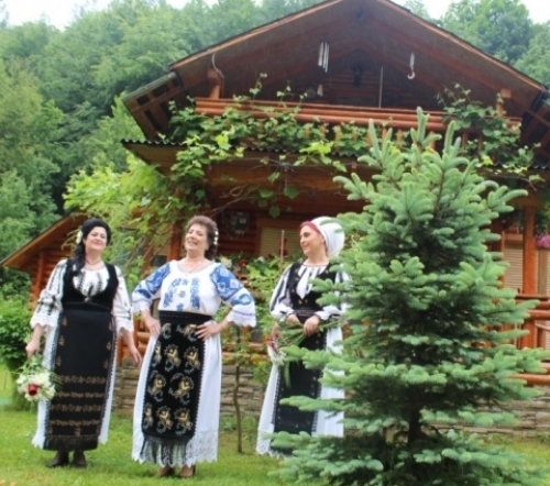 Popasuri folclorice