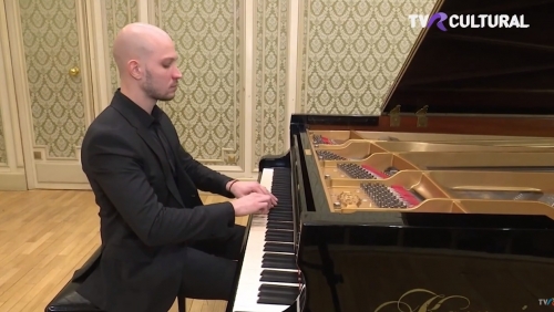 Tânărul pianist Nicon Mladin, recital impresionant la Ateneu | VIDEO