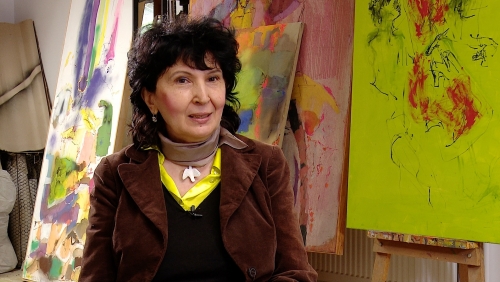 Biografii necesare. Diana Brăescu: „Caut mereu. Pot spune că «mă caut ». Pictura mea aduce aminte de pictura murală” | VIDEO 