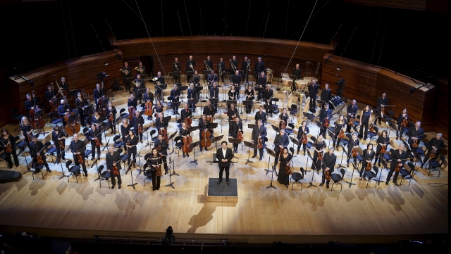 Festivalul „Enescu”: Dirijorul Cristian Măcelaru, concerte de excepție, alături de Orchestra Națională a Franței 