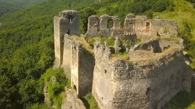 Cetatea medievală Șoimoș, de la cavaleri şi domniţe până la regi și regine | VIDEO