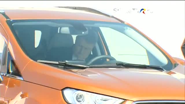 Klaus Iohannis a testat Ford EcoSport, la lansarea de la Craiova