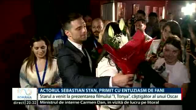 Actorul Sebastian Stan, primit cu entuziasm de fani 