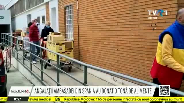 Amgajatii ambasadei din Spania au donat o tona de alimente 