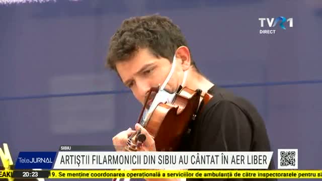 Artiștii Filarmonicii din Sibiu au cântat  în aer liber