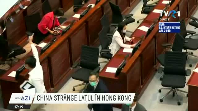 China strânge lațul în Hong Kong
