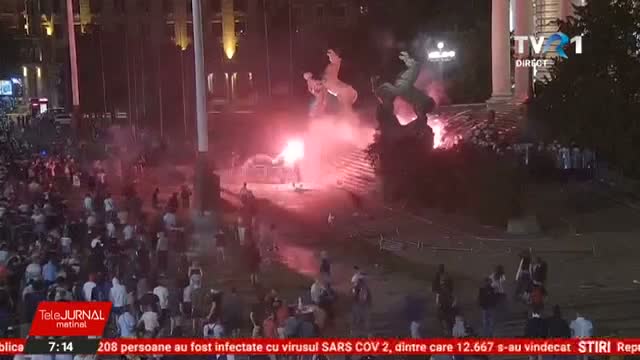Proteste violente în Serbia
