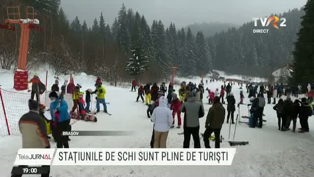 Stațiunile de schi sunt pline de turiști 