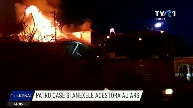 Patru case și anexele acestora au ars într-un incendiu în Prelungirea Ferentari 