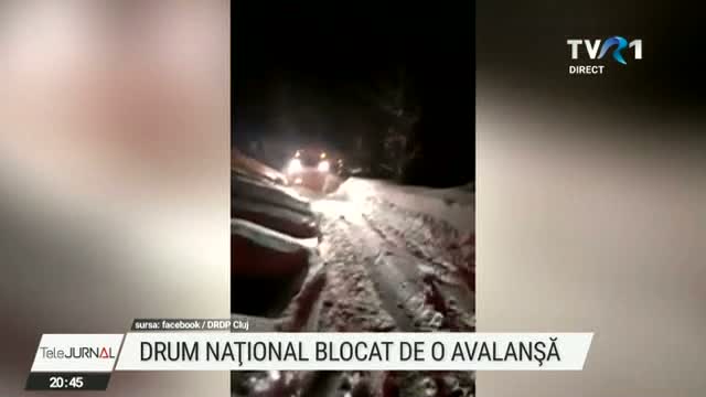 Drum național blocat de avalanșă
