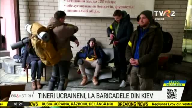 Tineri ucraineni, la baricadele din Kiev