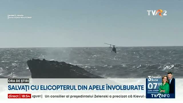 Salvați cu elicopterul din apele oceanului